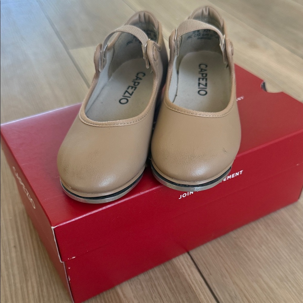 Capezio Kids Tan Shoes sz10